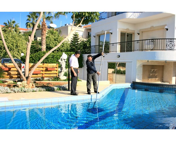 Pool Builder and Pool Owner: A Harmonious Relationship